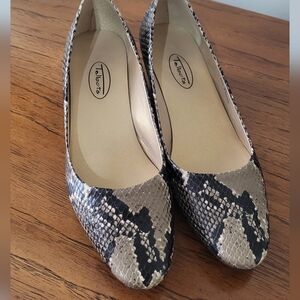 EUC All Leather Talbots Black and Tan Snakeskin Flats